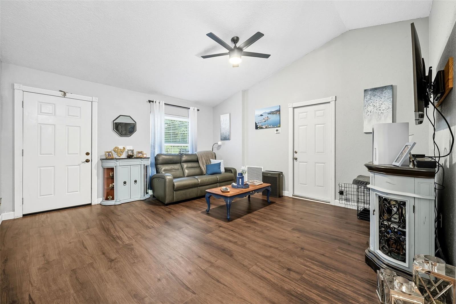 CARLTON VILLAGE PARK - Residential