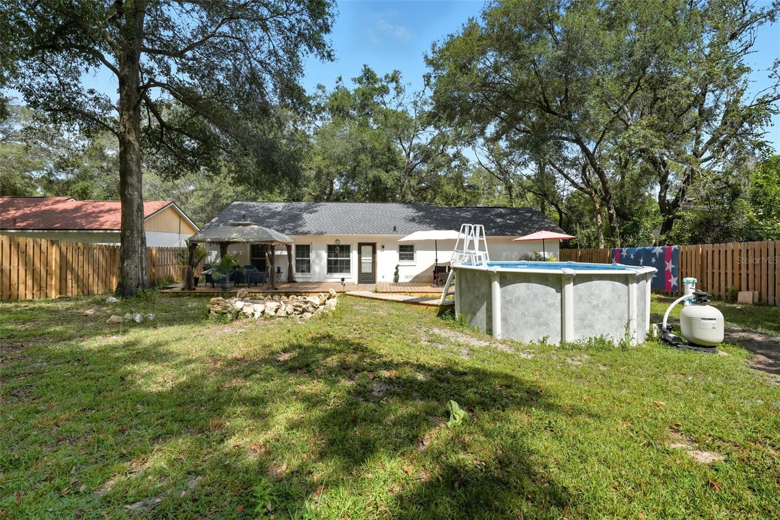 CARLTON VILLAGE PARK - Residential