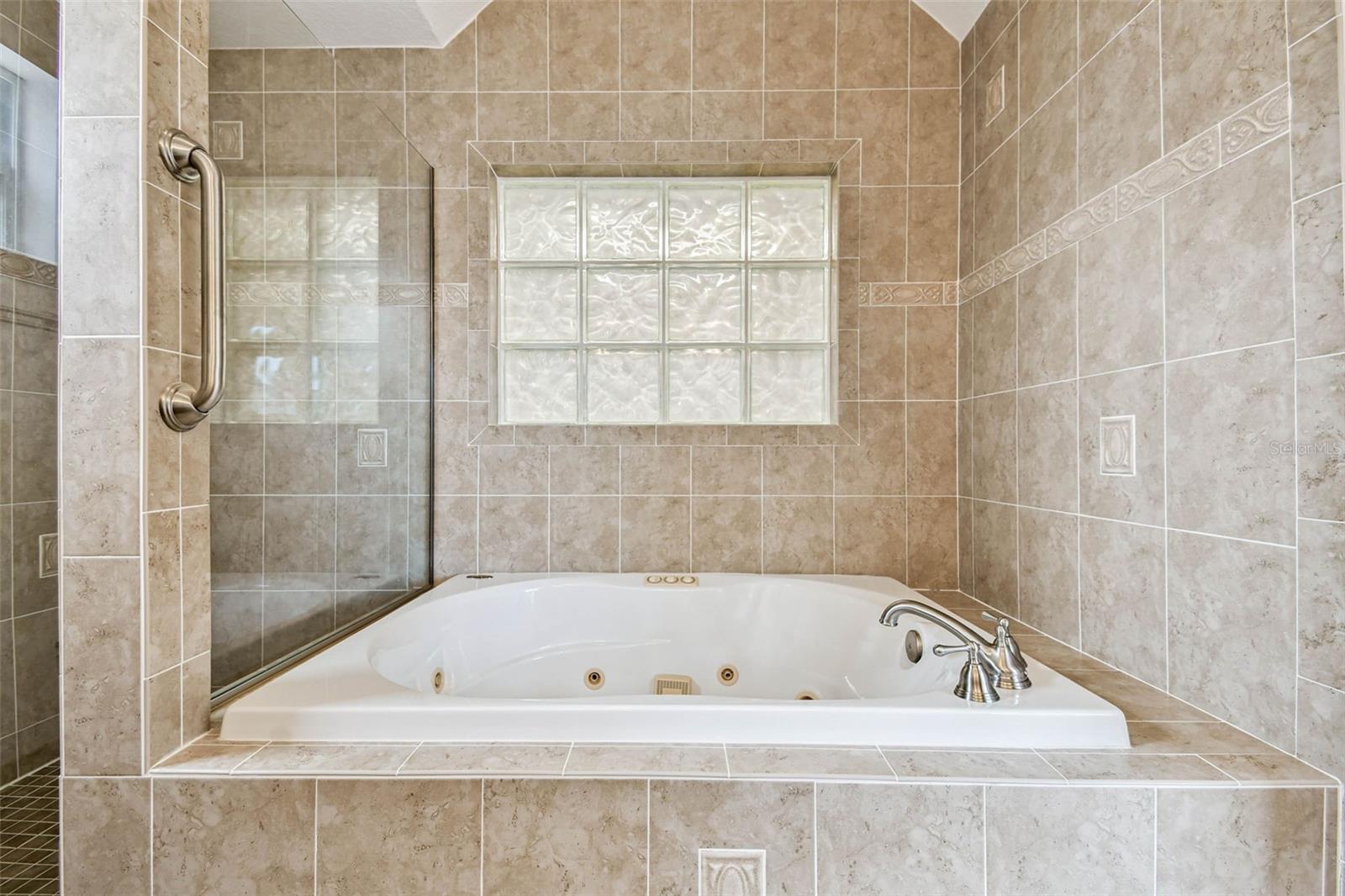 WOODLAND HILLS - Residential