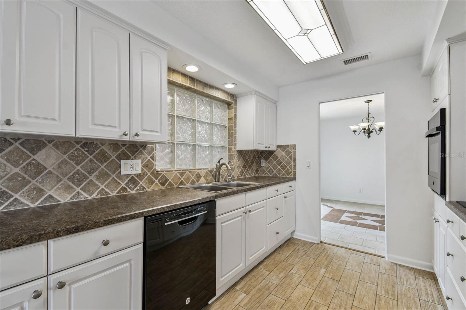 WOODLAND HILLS - Residential