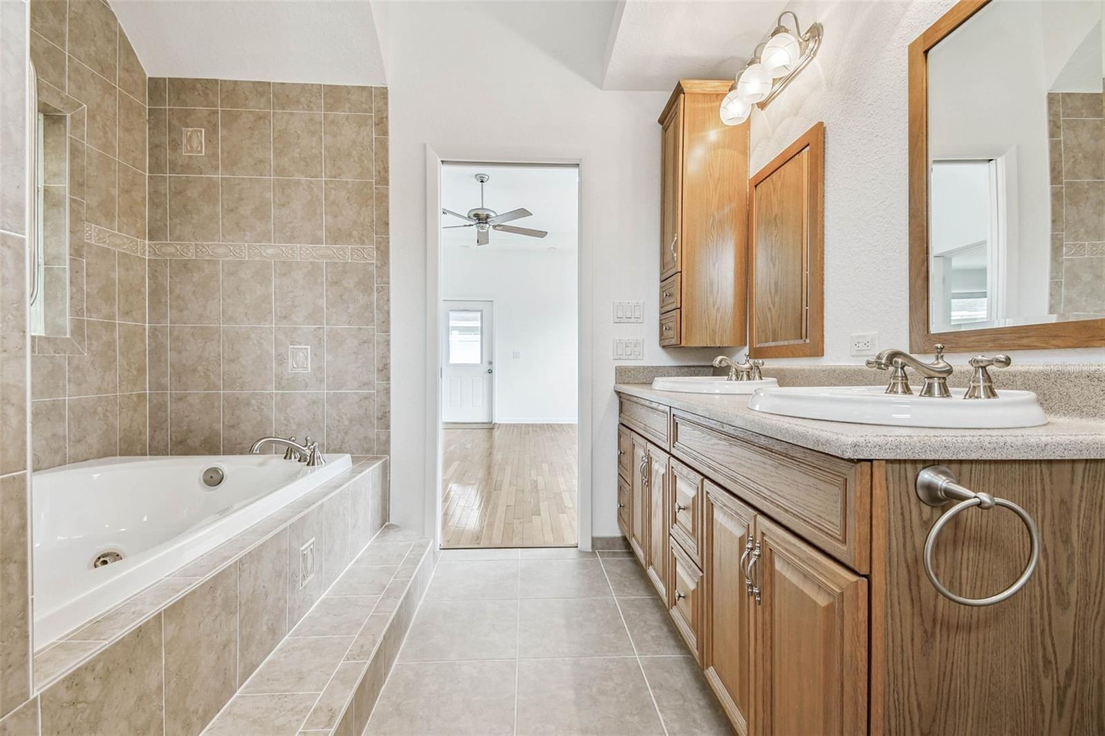 WOODLAND HILLS - Residential