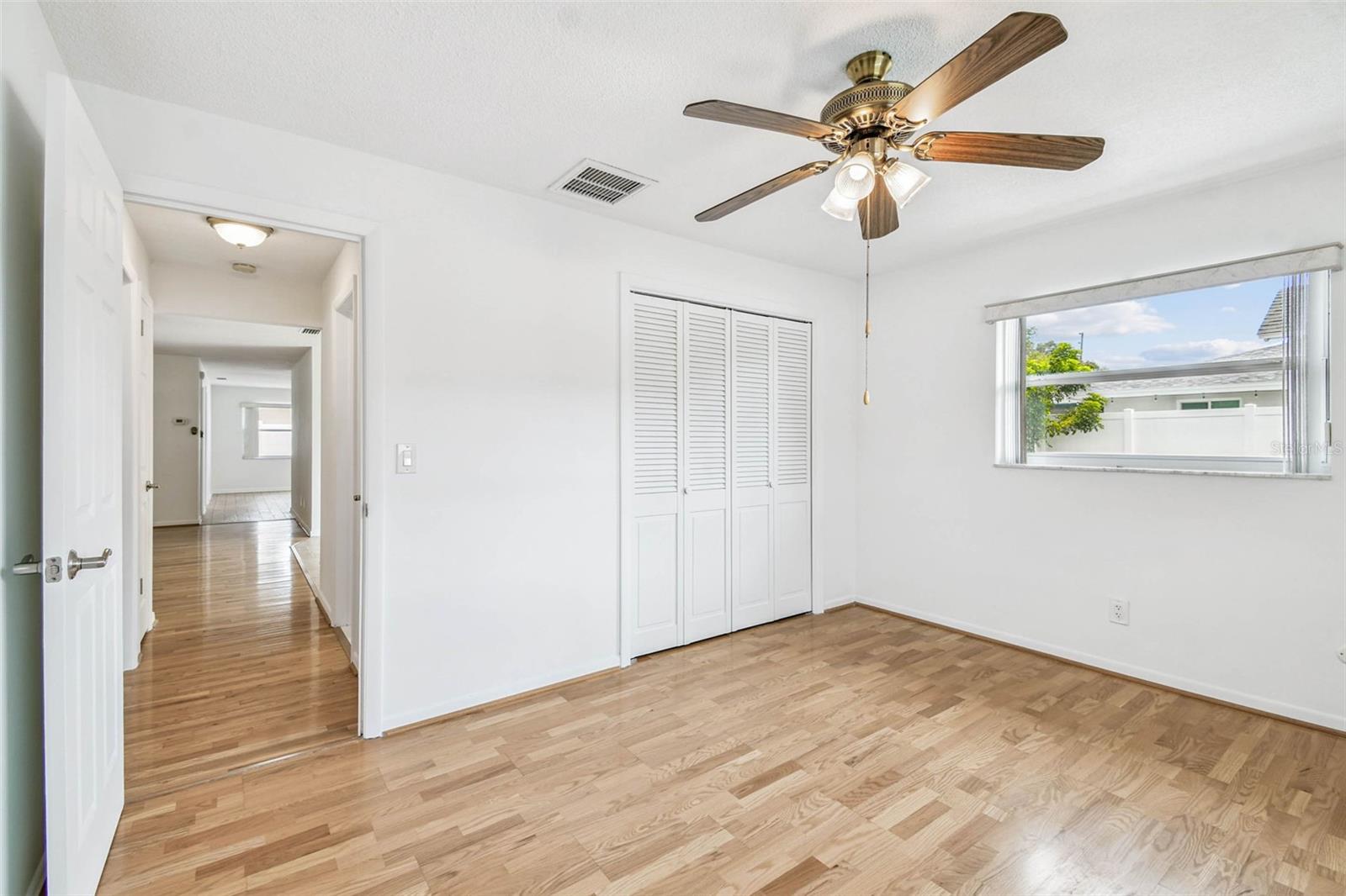 WOODLAND HILLS - Residential