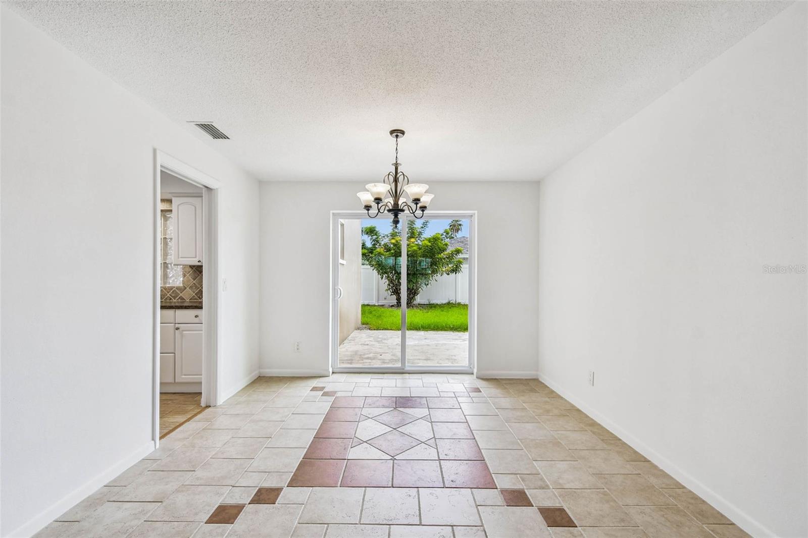 WOODLAND HILLS - Residential