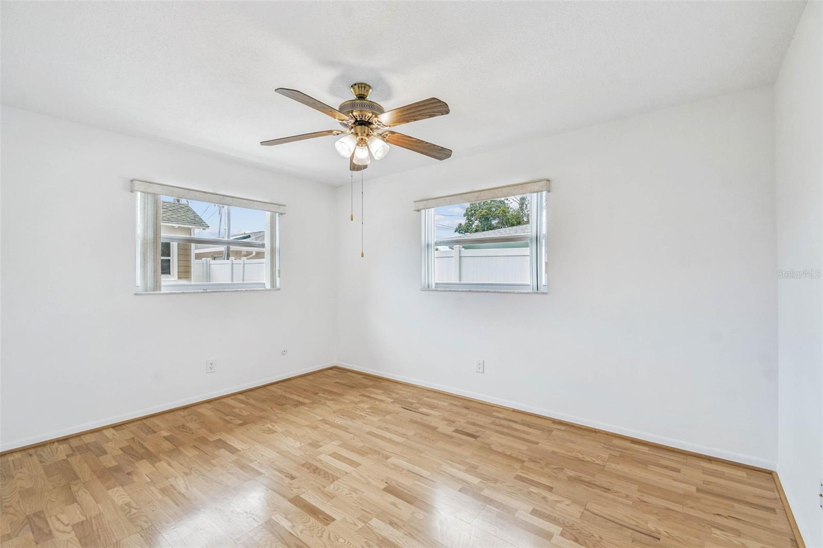 WOODLAND HILLS - Residential