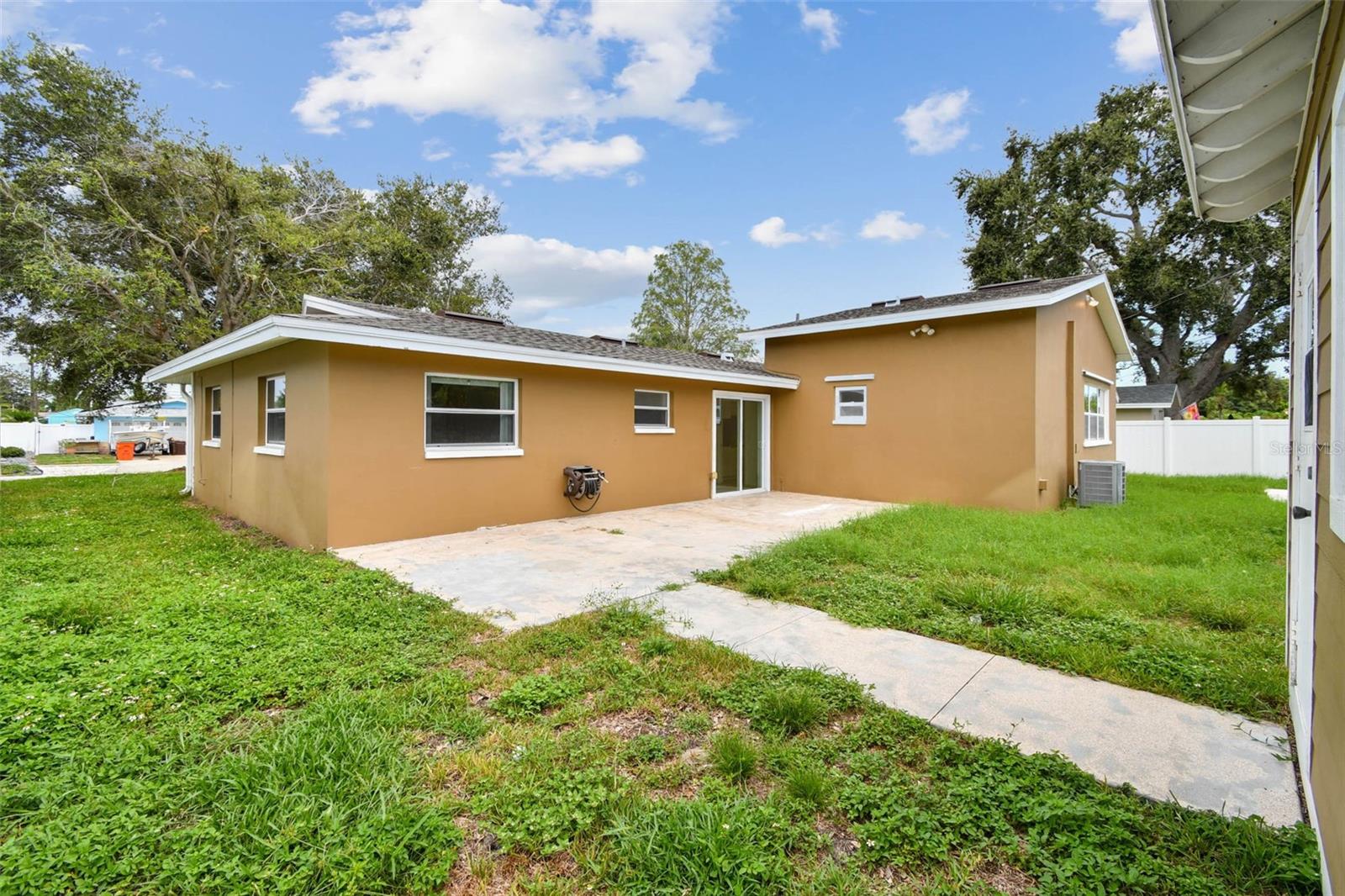 WOODLAND HILLS - Residential