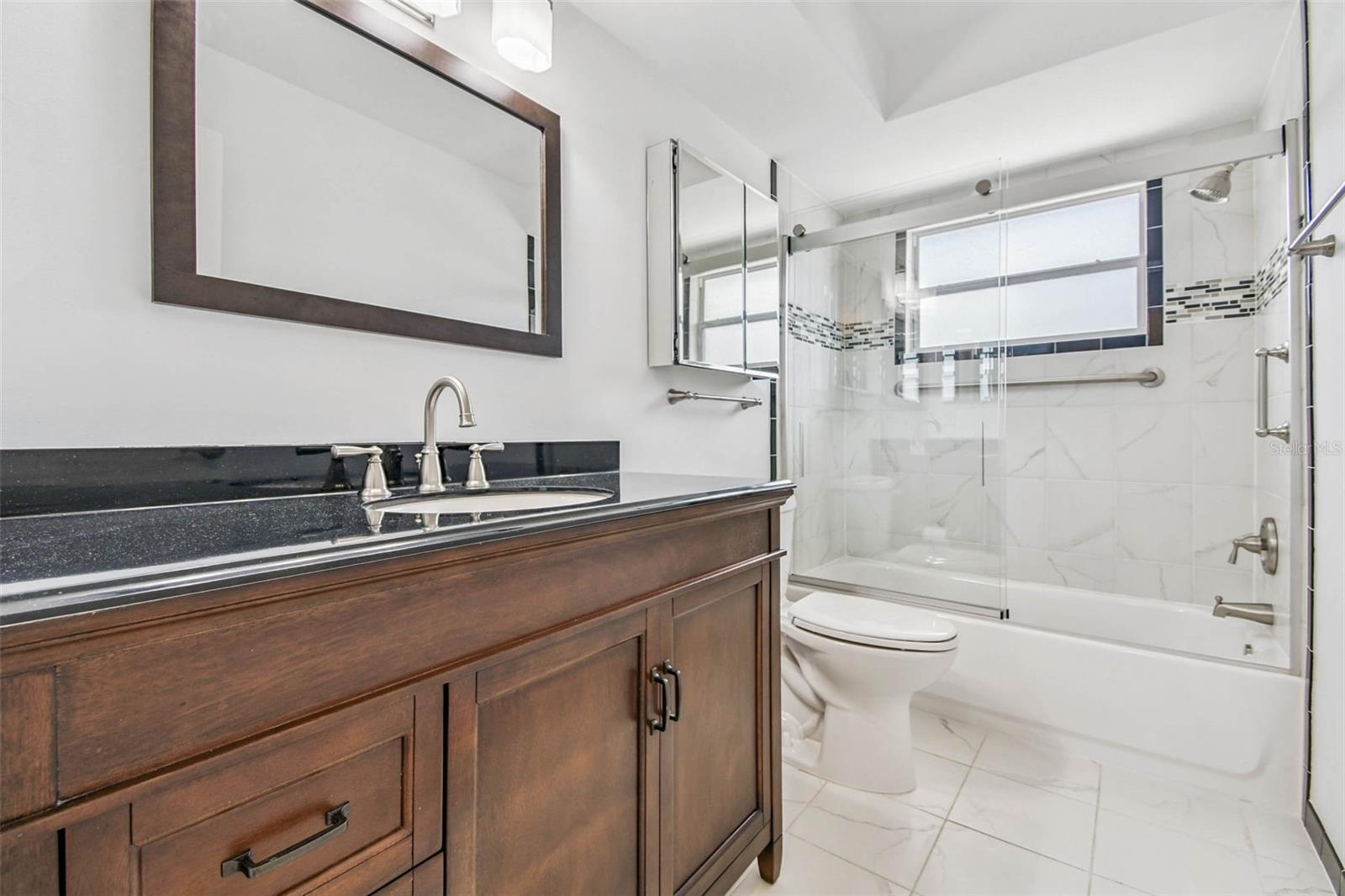 WOODLAND HILLS - Residential