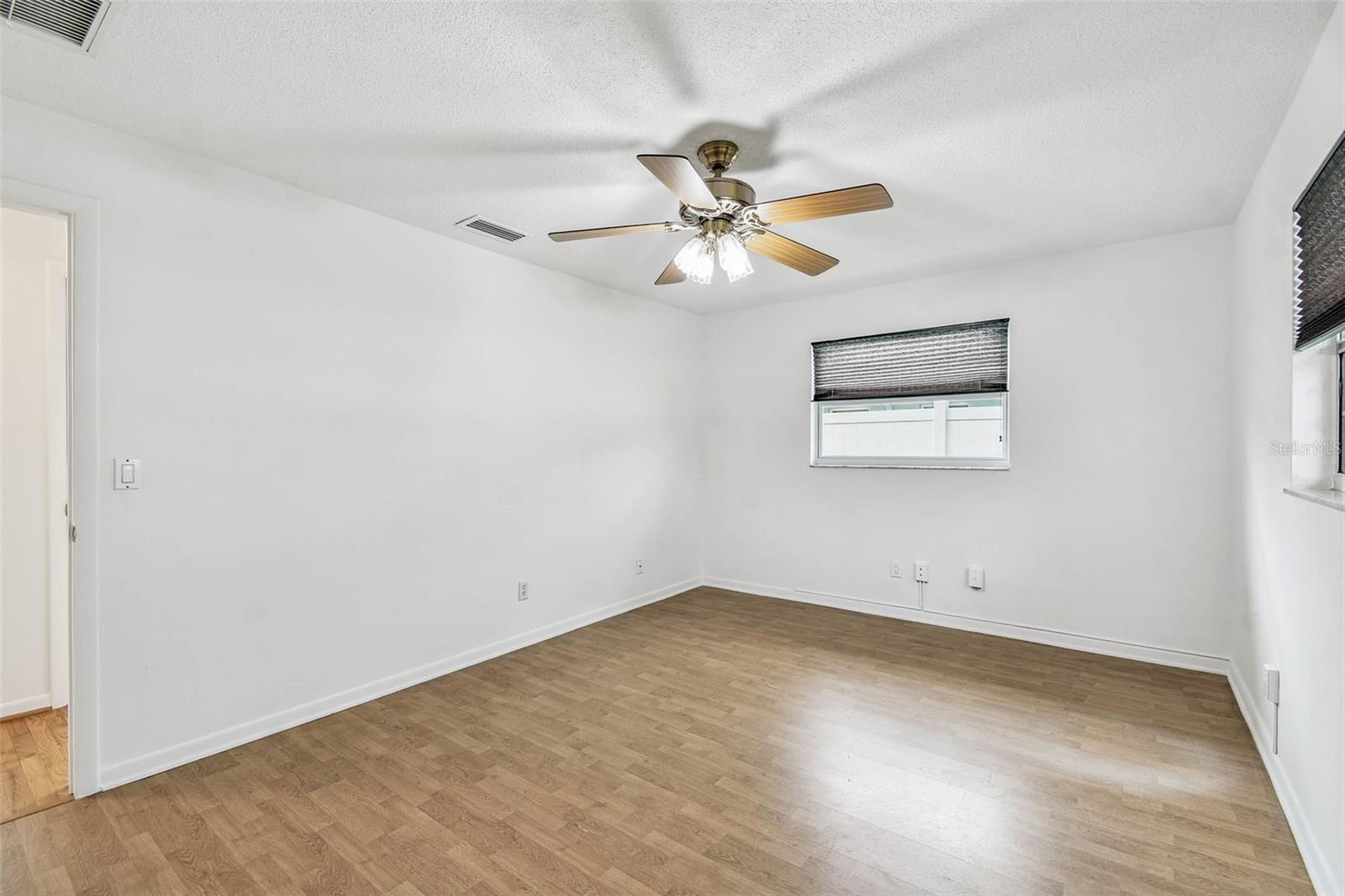 WOODLAND HILLS - Residential