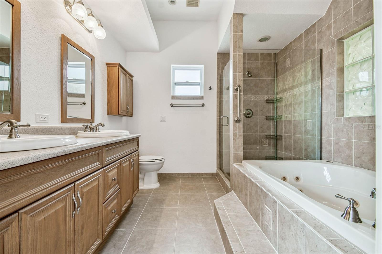 WOODLAND HILLS - Residential