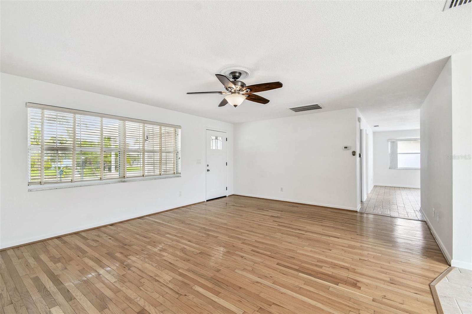 WOODLAND HILLS - Residential