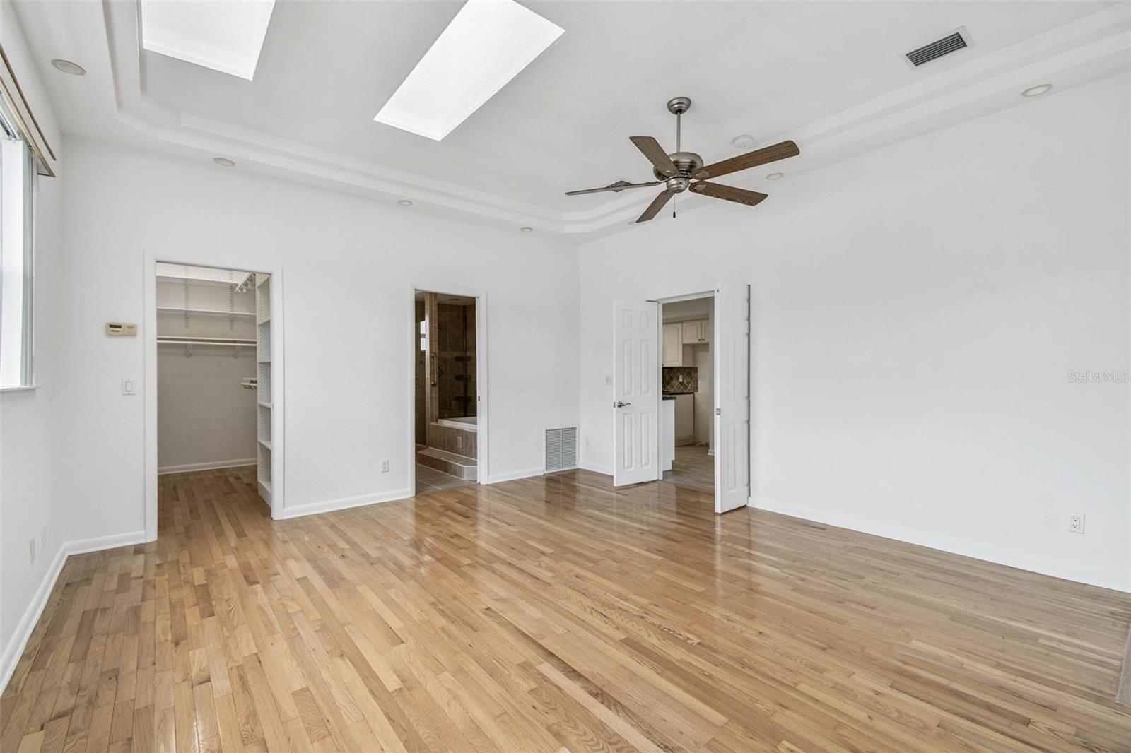 WOODLAND HILLS - Residential