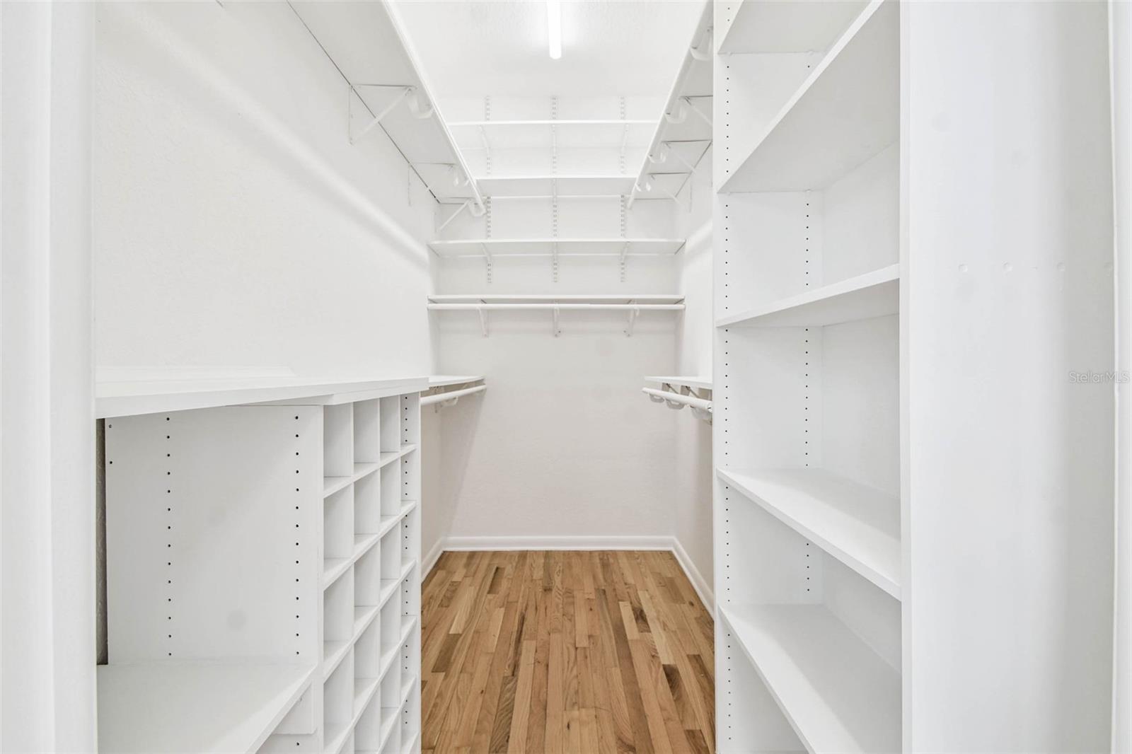 WOODLAND HILLS - Residential