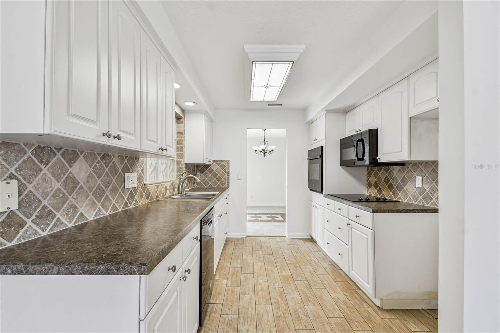 WOODLAND HILLS - Residential