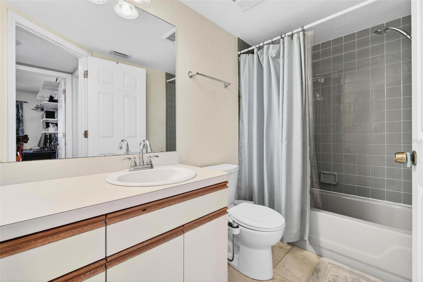 LAKE FOREST CONDO - Residential