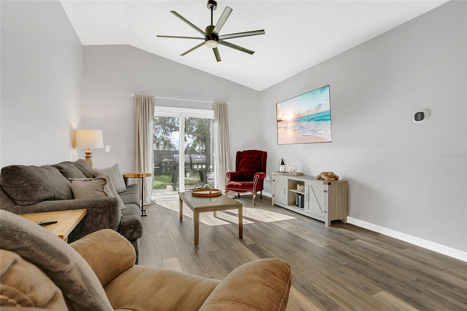 1367 WILLOW CREST DR