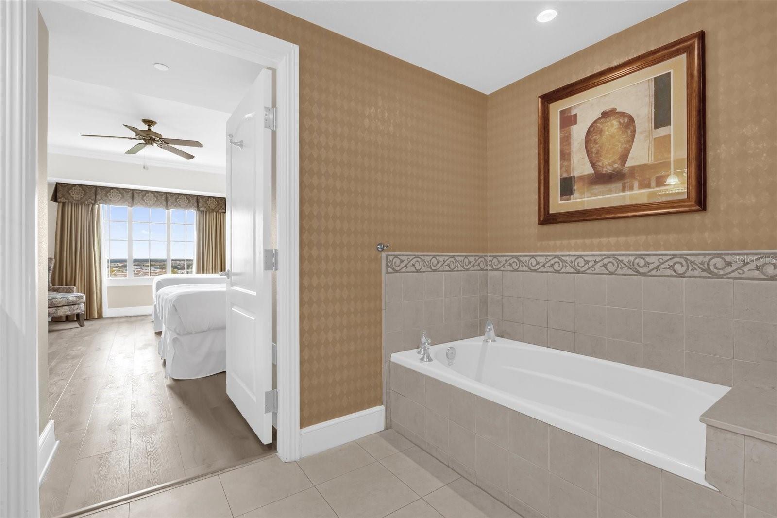 REUNION GRANDE CONDO - Residential
