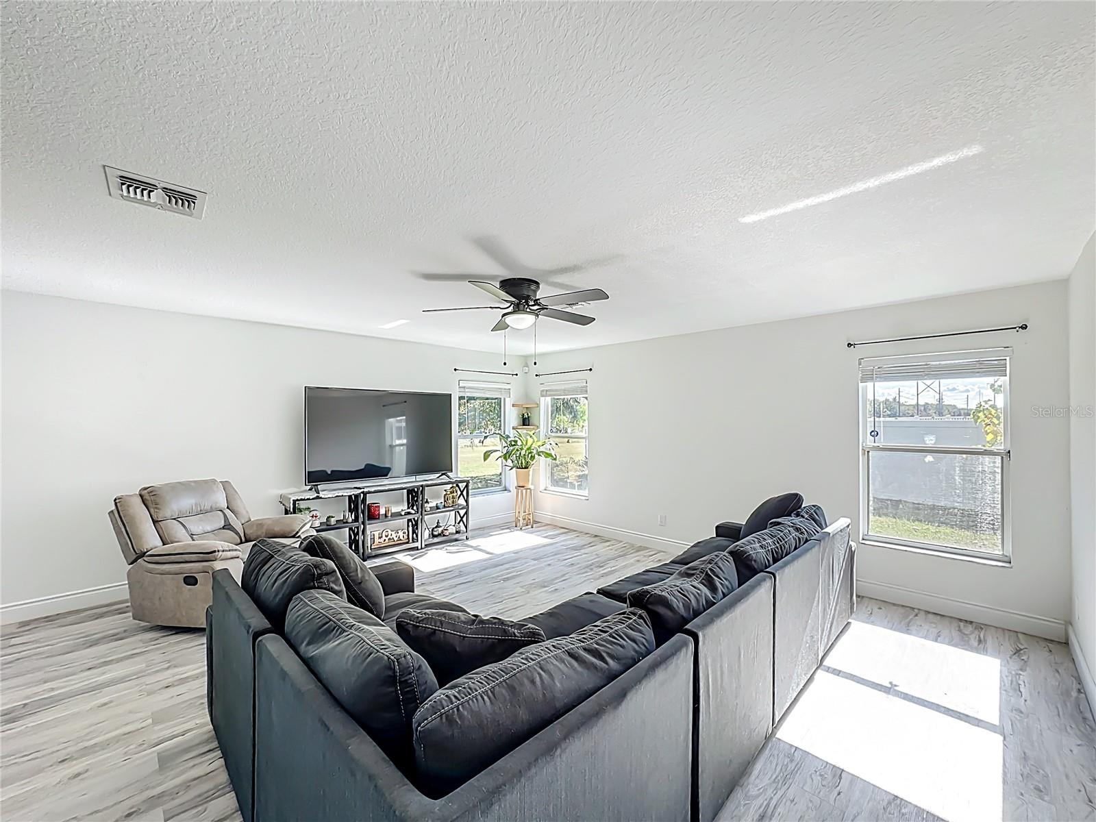 WINDROSE/SOUTHMEADOWUN 02 - Residential Lease