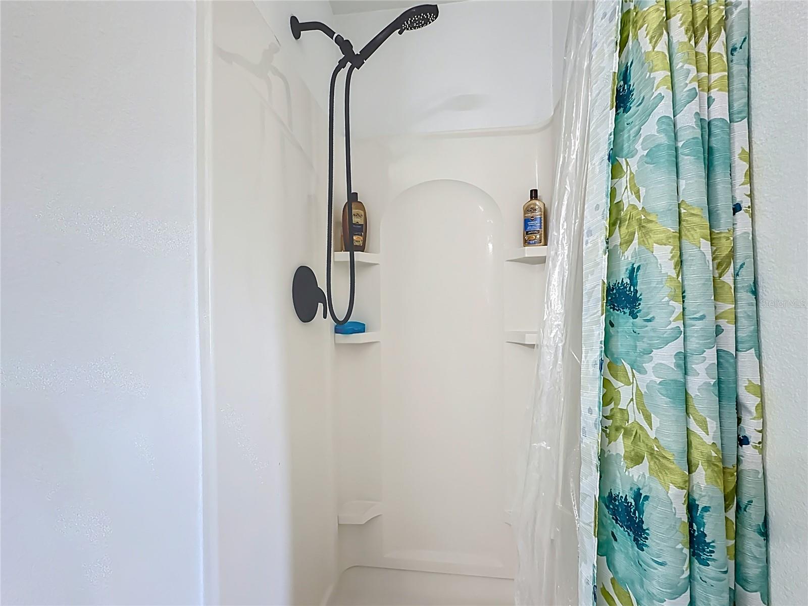 WINDROSE/SOUTHMEADOWUN 02 - Residential Lease