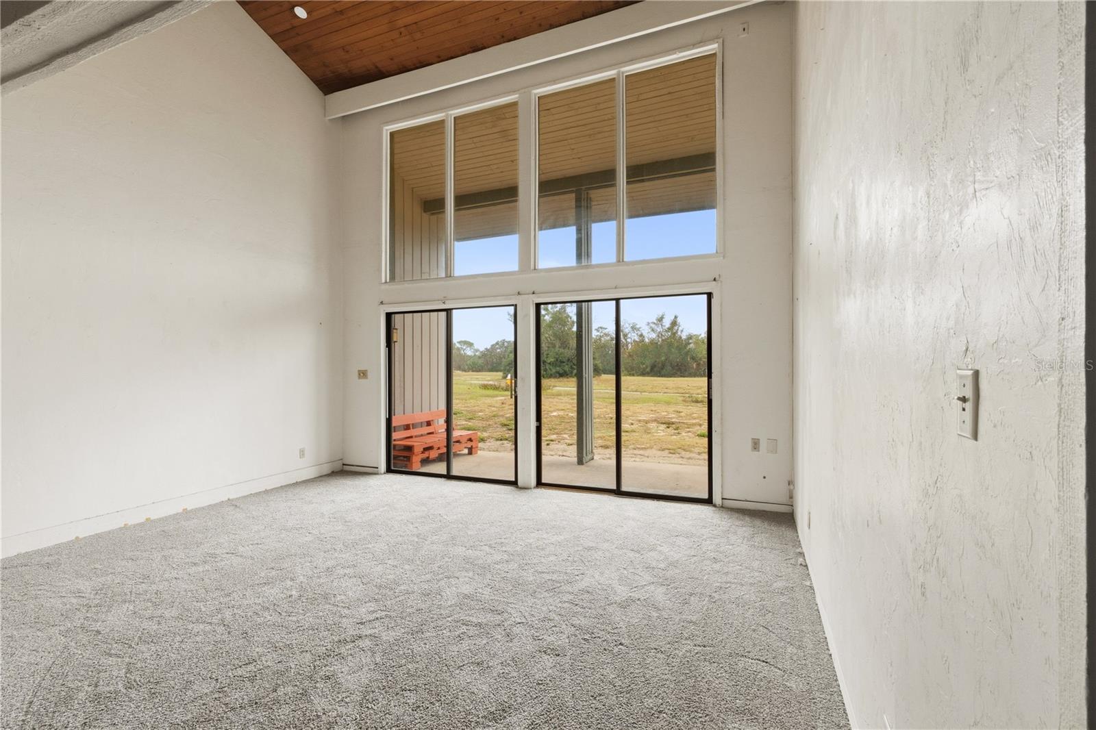 GRENELEFE CONDO CORNER LAKE EAST - Residential