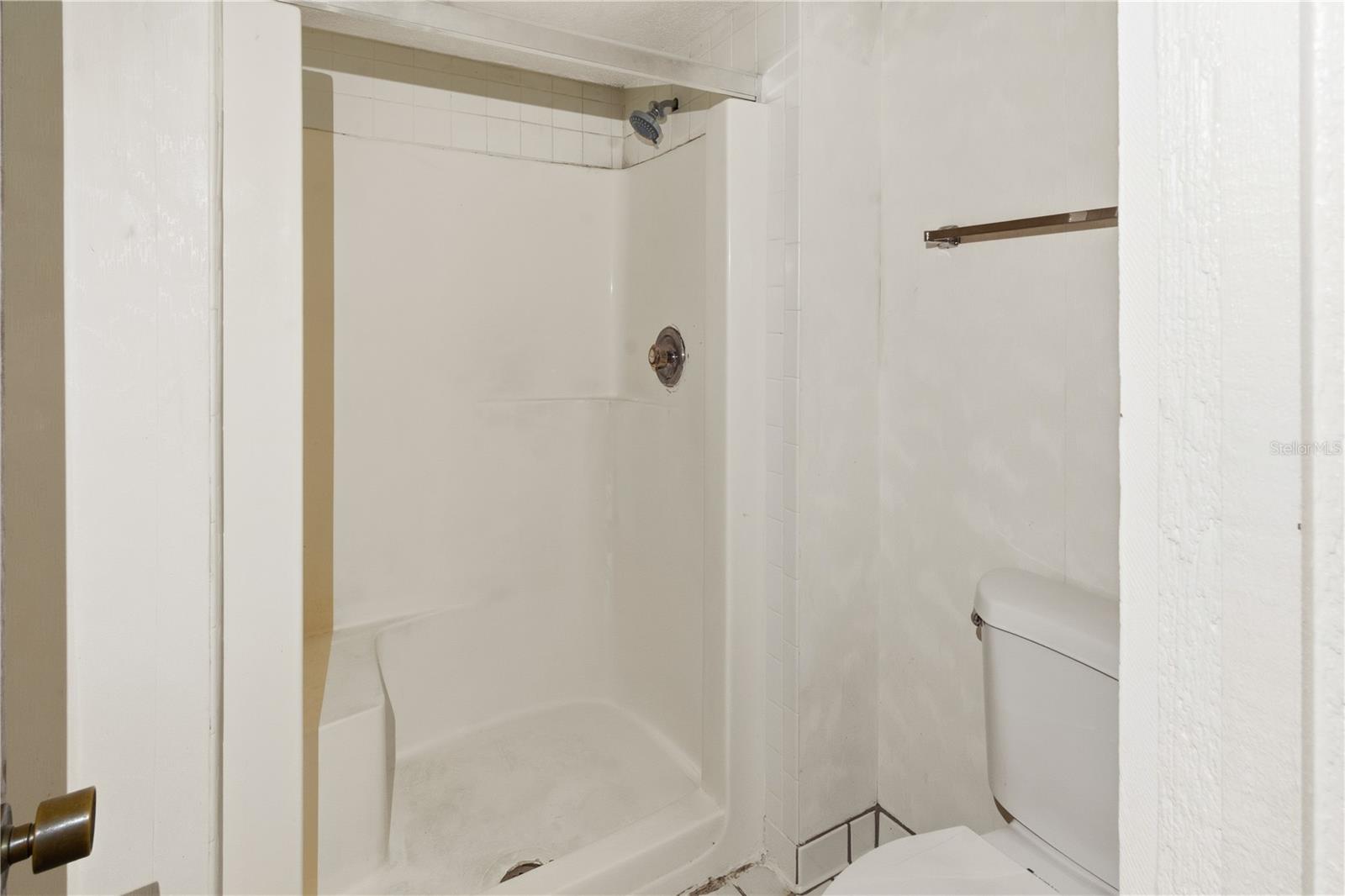 GRENELEFE CONDO CORNER LAKE EAST - Residential