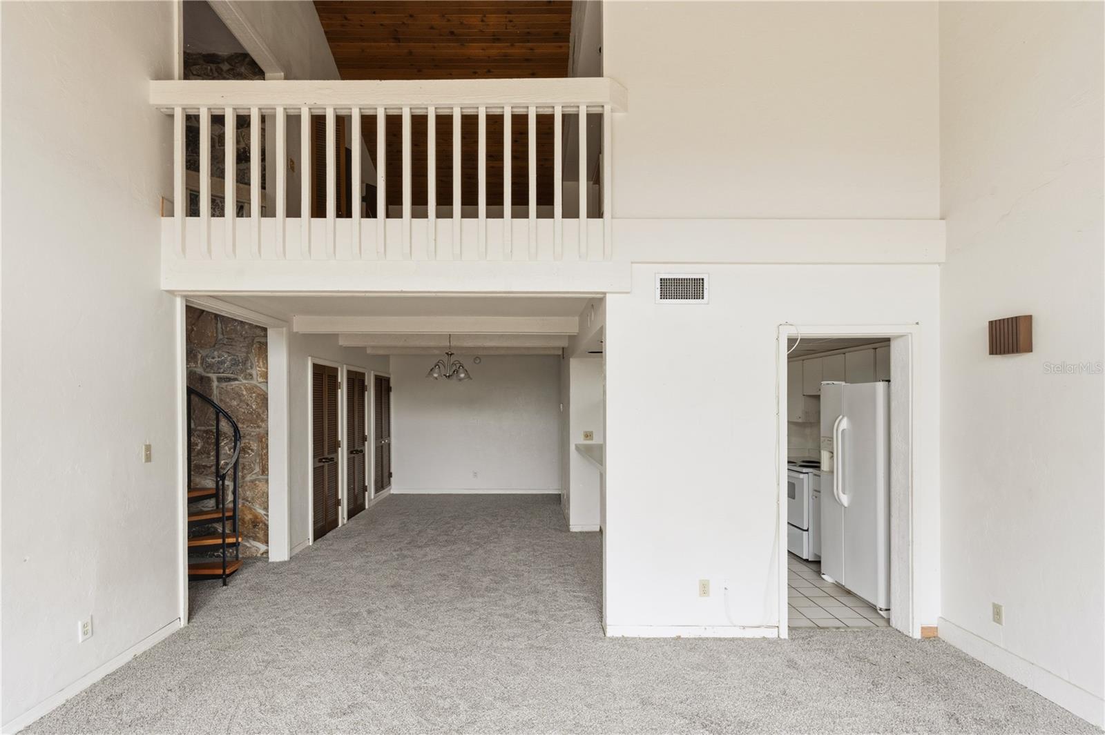 GRENELEFE CONDO CORNER LAKE EAST - Residential