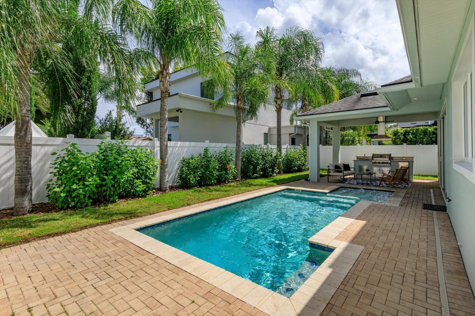 533 COUNTRY CLUB DRIVE