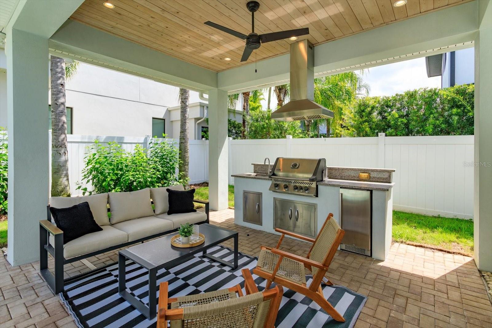 533 COUNTRY CLUB DRIVE
