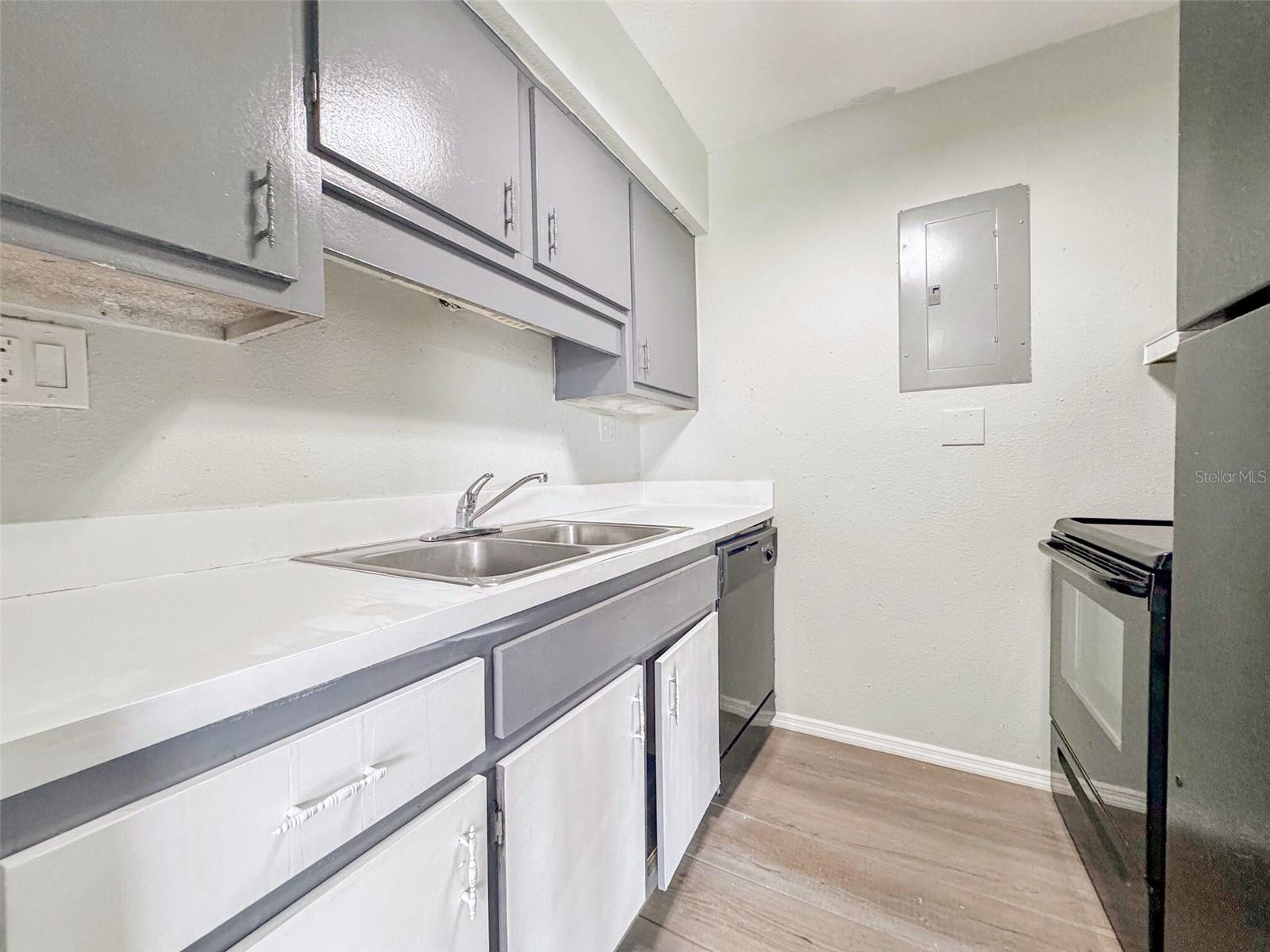 THE COLONIES CONDO - Residential