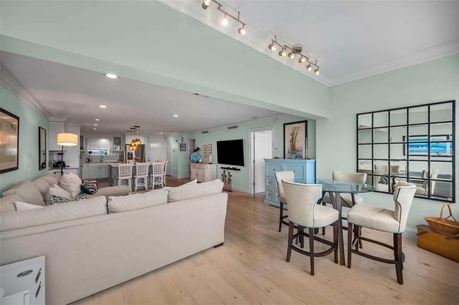 BRIGHTWATERS TOWER OF SNELL ISLE - Residential