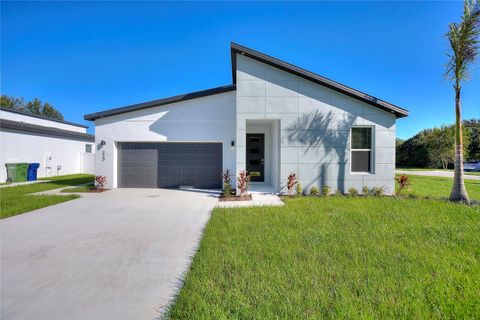 Photo of 330 Royal Palm Way, Winter Haven, FL 33881 (MLS # O6404469)