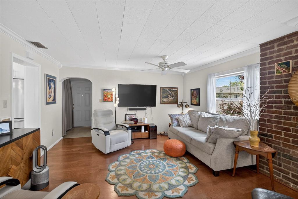 Photo of 1632 Pinewood Drive, Orlando, FL 32804 (MLS # O6392362)