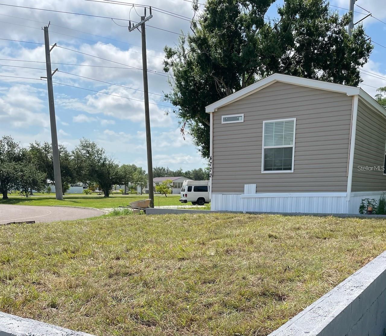 NEW CONSTRUCTION! JUST GOT CO, READY TO MOVE IN NOW, SINGLE WIDE MANUFACTURED HOME ON OVER HALF AN ACRE ACRE! NEW EVERYTHING! NEW SEPTIC!! CITY WATER!! NEW STAINLESS APPLIANCES. 2 BEDROOMS 2 BATHROOMS. Close to I 75, shopping and restaurants
