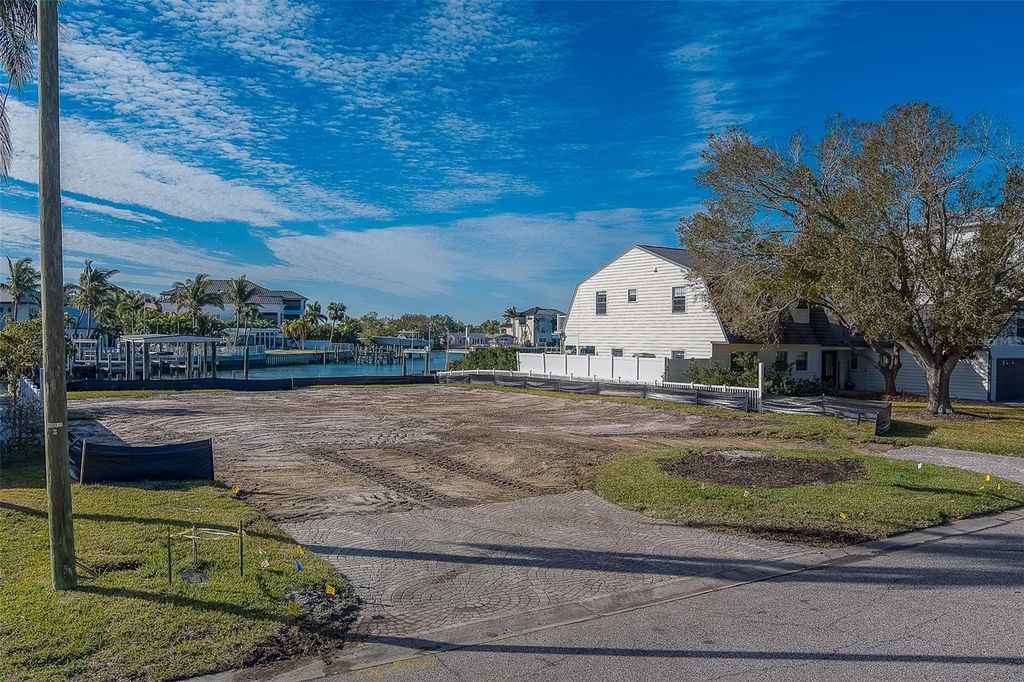 Photo of 21 N Pine Circle, Belleair, FL 33756 (MLS # TB8342608)