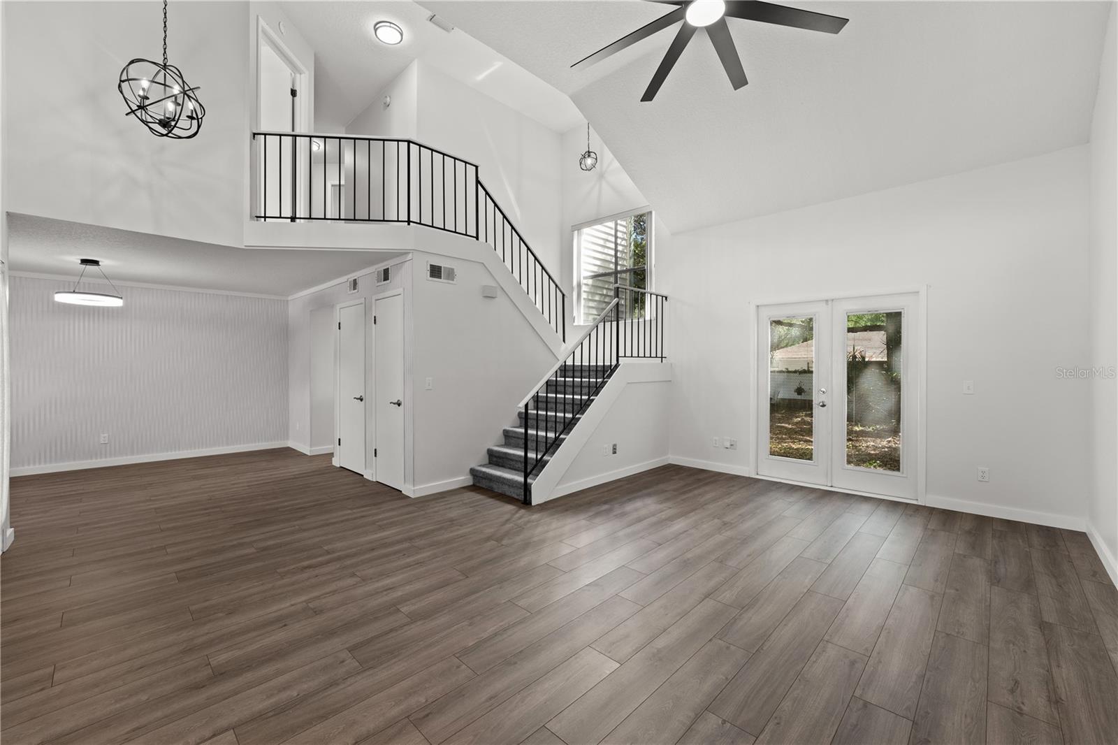 992 WOODROSE COURT