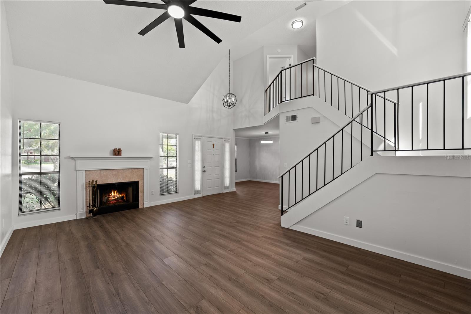 992 WOODROSE COURT