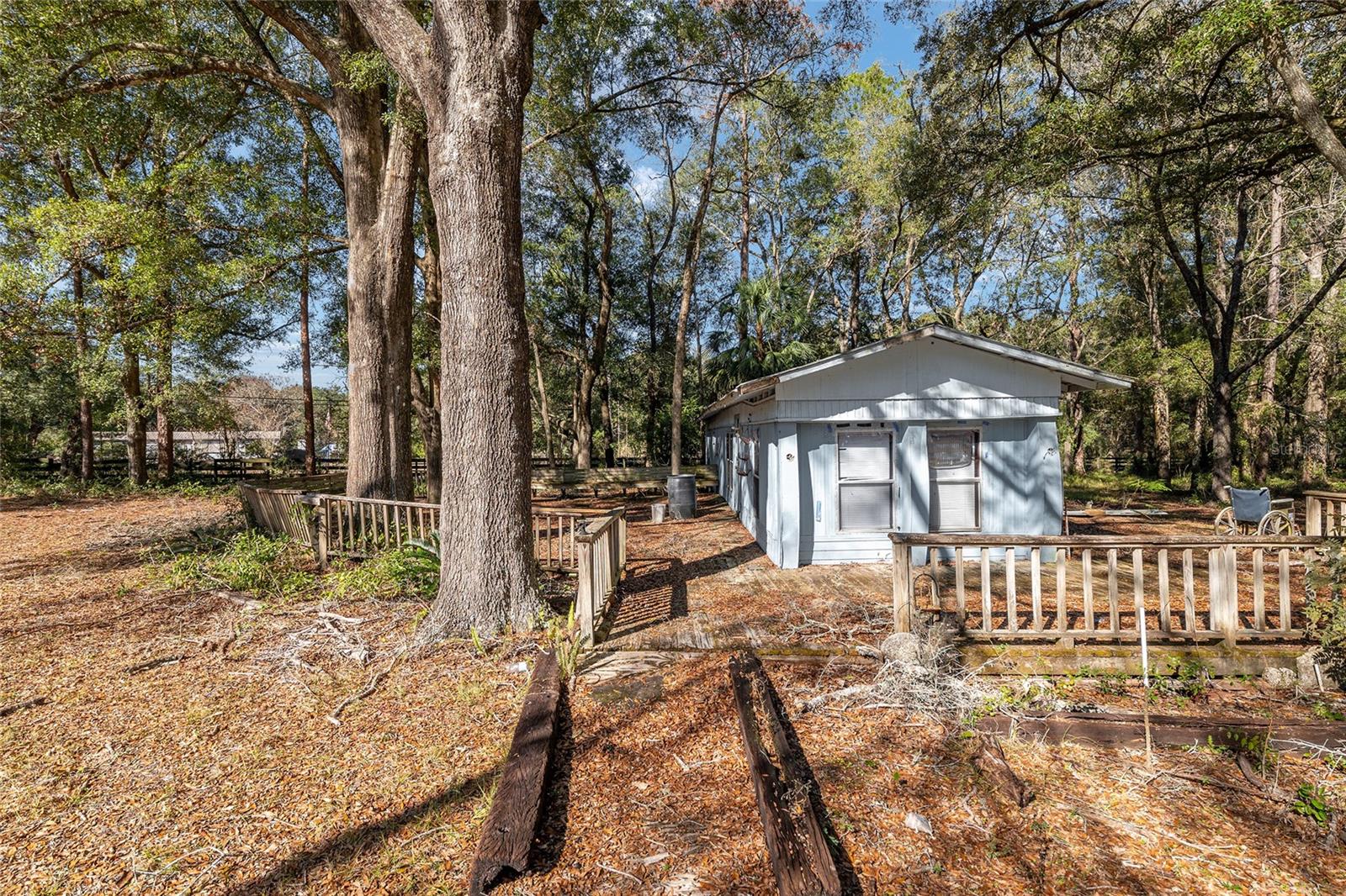 UNIVERSITY COUNTRY ESTATE - Residential