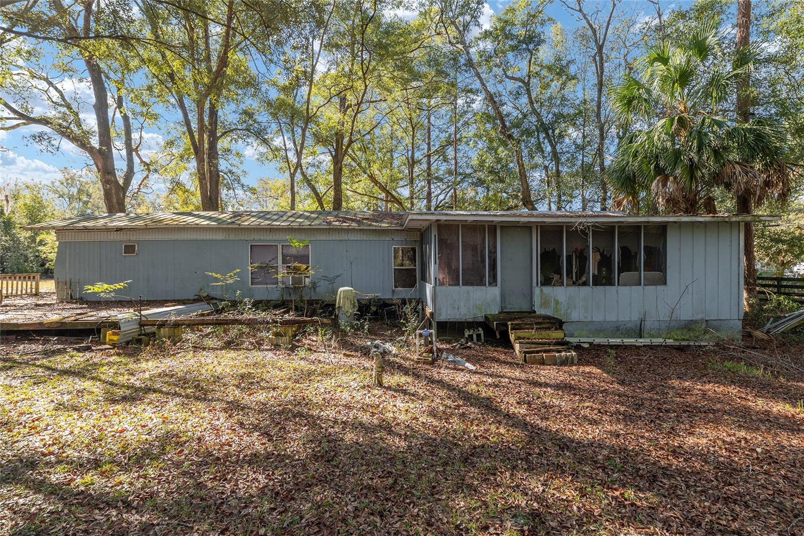 UNIVERSITY COUNTRY ESTATE - Residential