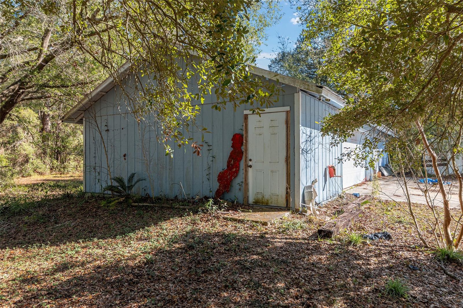 UNIVERSITY COUNTRY ESTATE - Residential