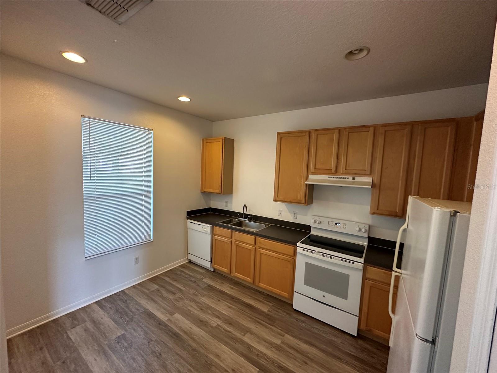 AVALON PARK SOUTH PH 01 - Residential Lease