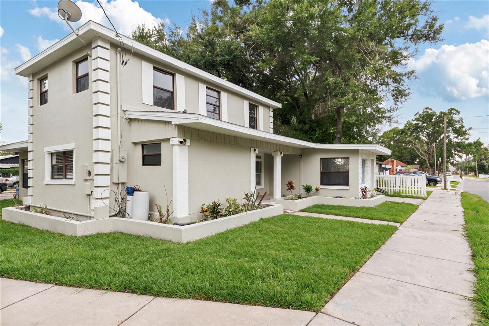 1325 E LAURA STREET