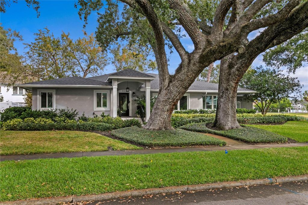 Photo of 655 19th Avenue NE, St Petersburg, FL 33704 (MLS # TB8456960)