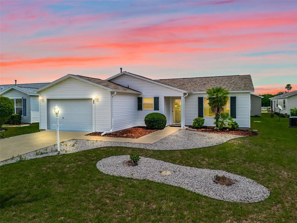 Photo of 897 Livingston Loop, The Villages, FL 32162 (MLS # G5115692)