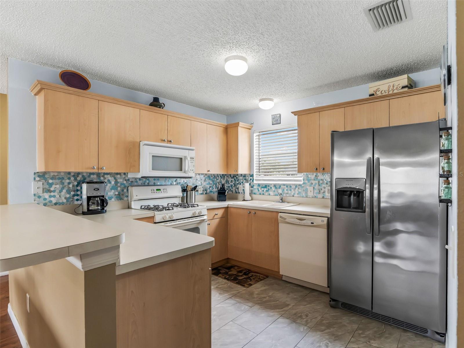897 LIVINGSTON LOOP
