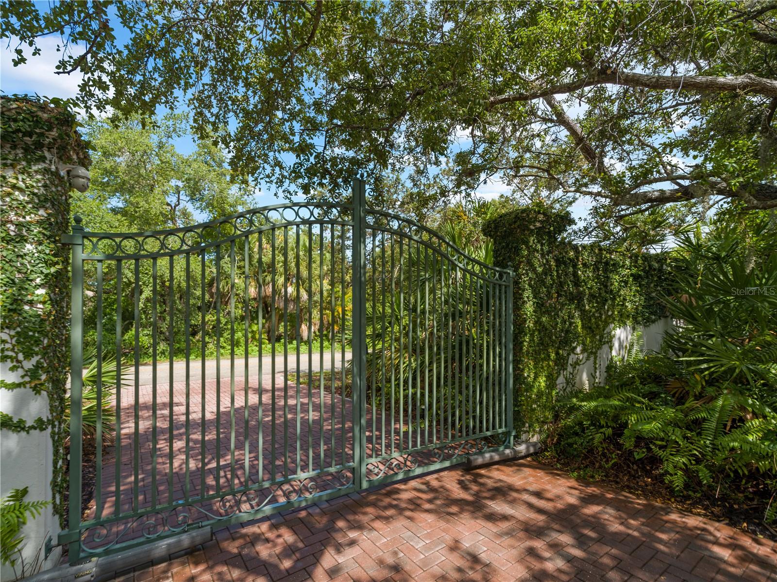 ENGLEWOOD GARDENS - Residential