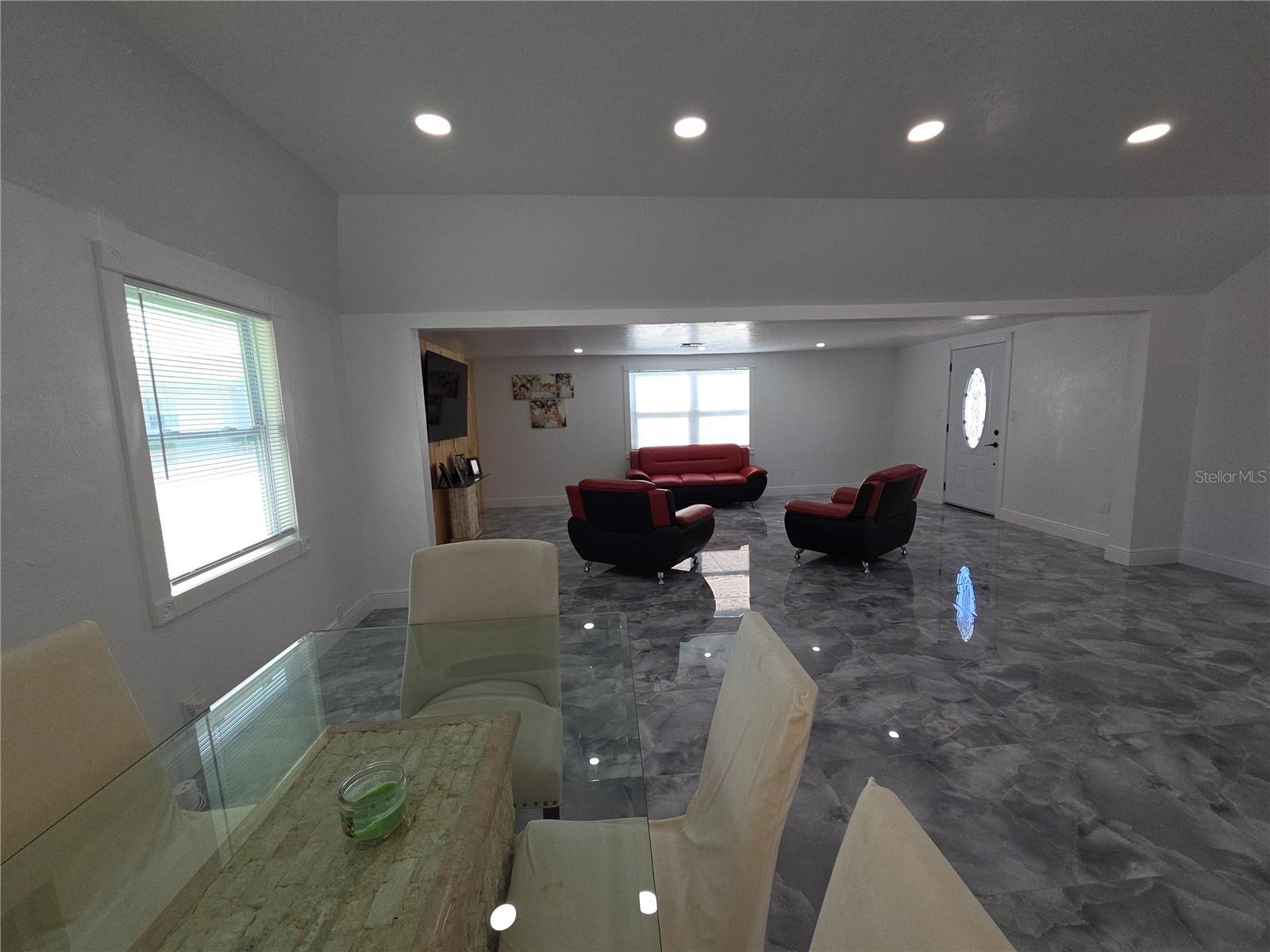 SARASOTA VENICE CO 09 37 18 - Residential