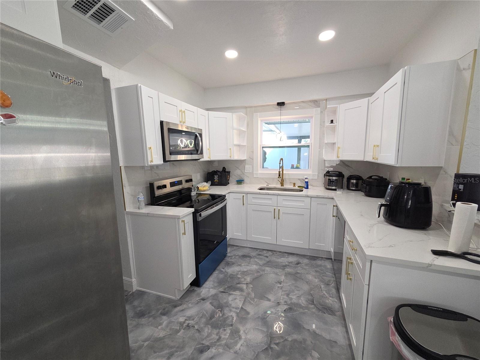 SARASOTA VENICE CO 09 37 18 - Residential