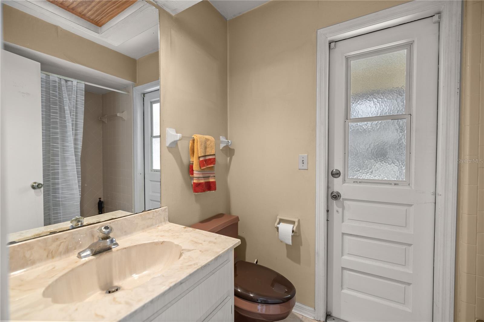 RAINBOW SPGS COUNTRY CLUB ESTATE - Residential Lease