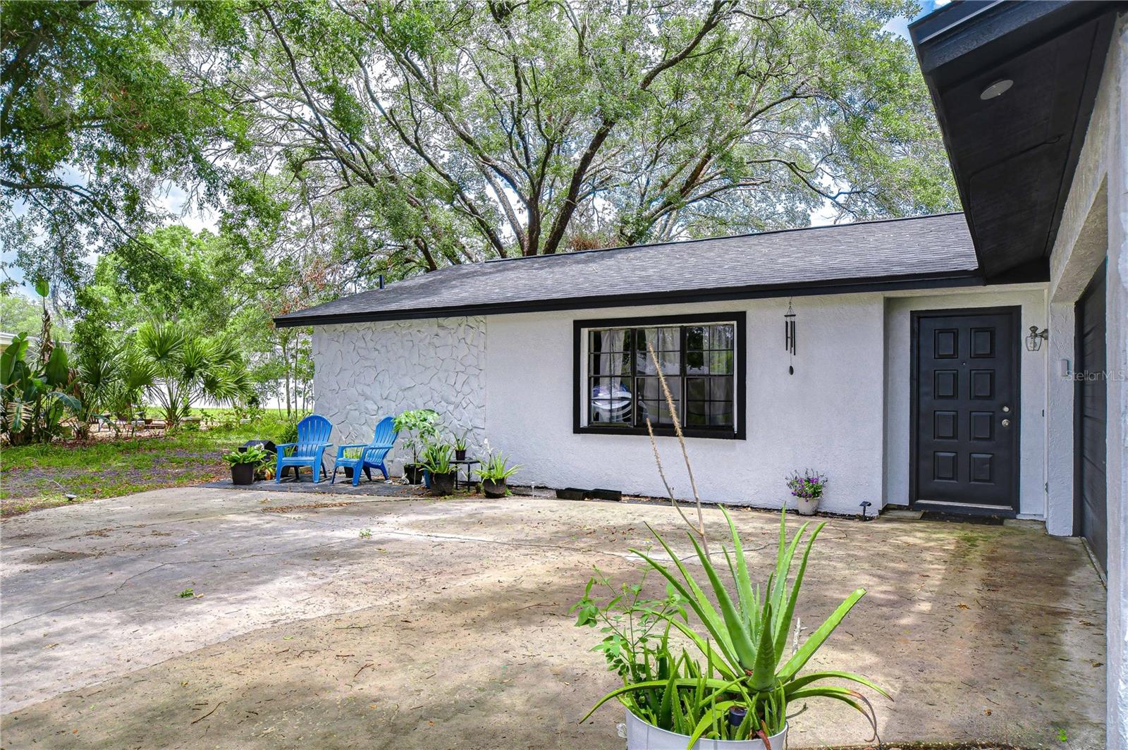 4911 COUNTRY AIRE LANE