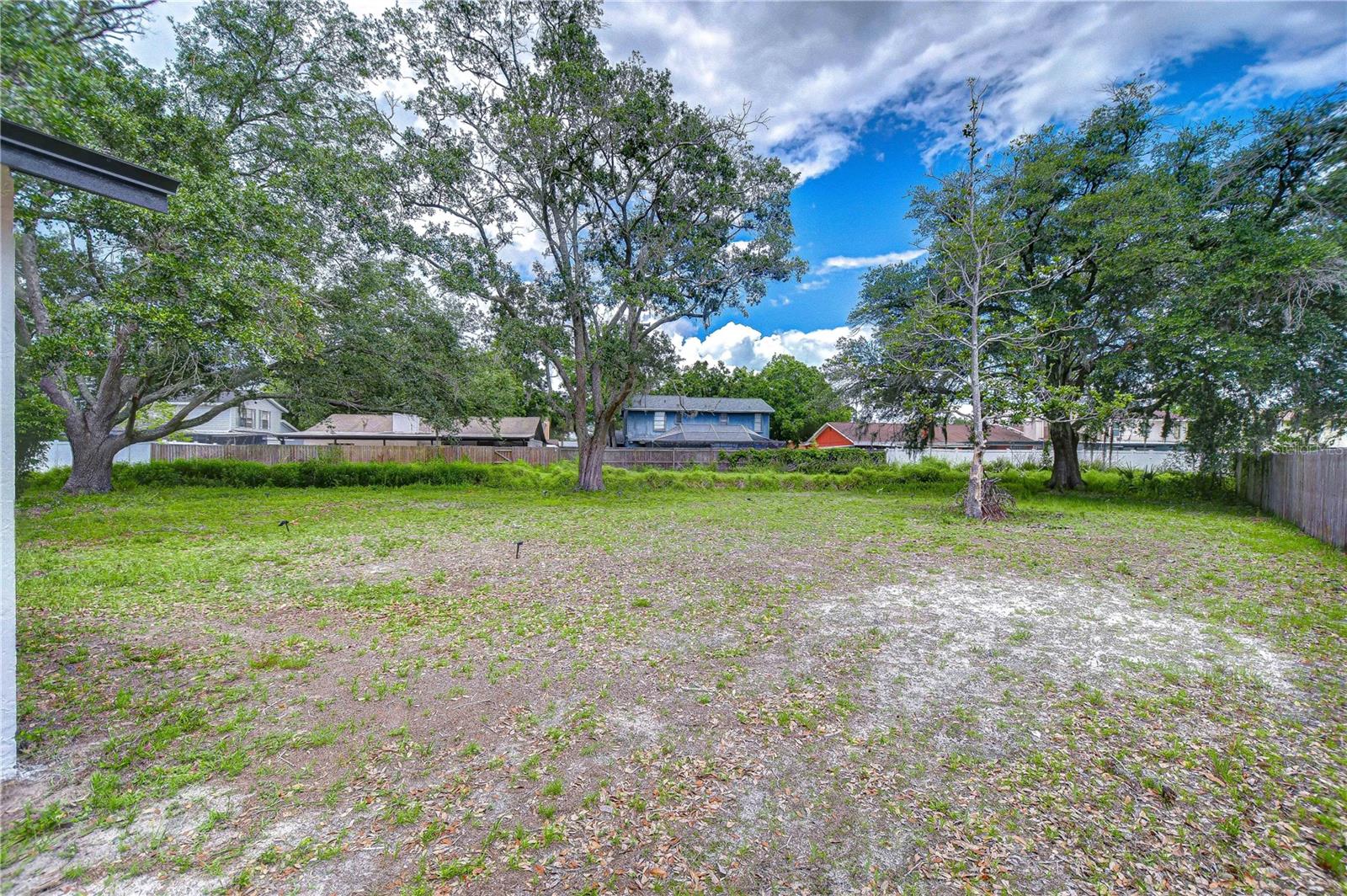4911 COUNTRY AIRE LANE