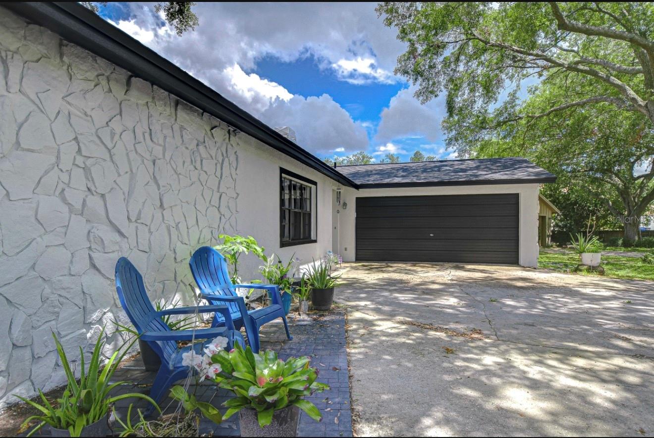 4911 COUNTRY AIRE LANE