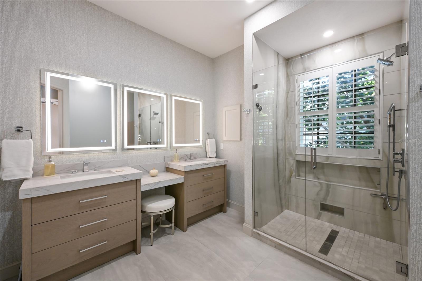 LINCOLN PARK ON HUDSON BAYOU - Residential